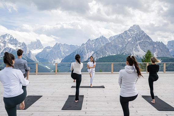 Hatha yoga con panorama sulle Dolomiti